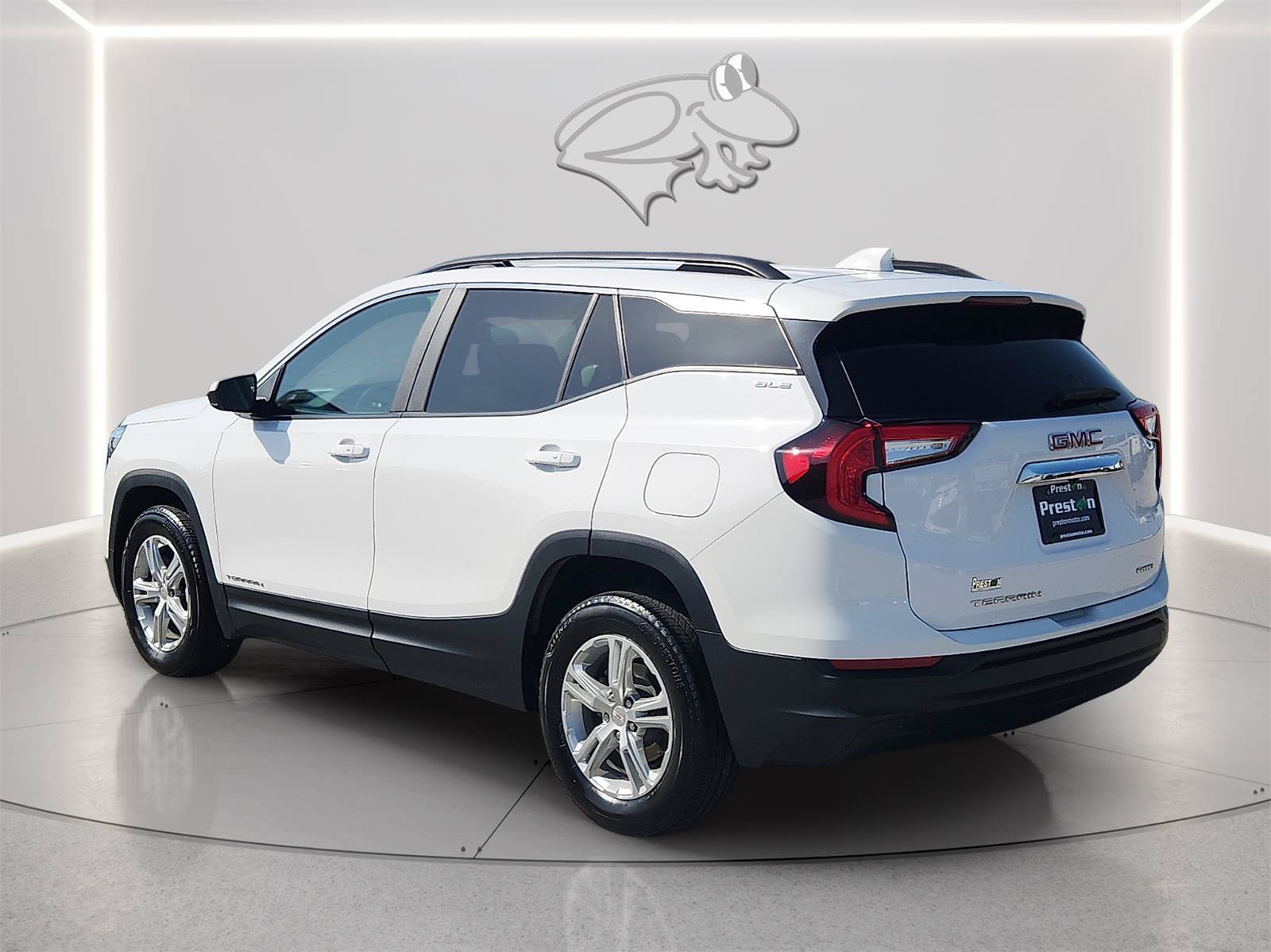 Used 2023 GMC Terrain SLE w/ Driver Convenience Package AWD/4WD image 3