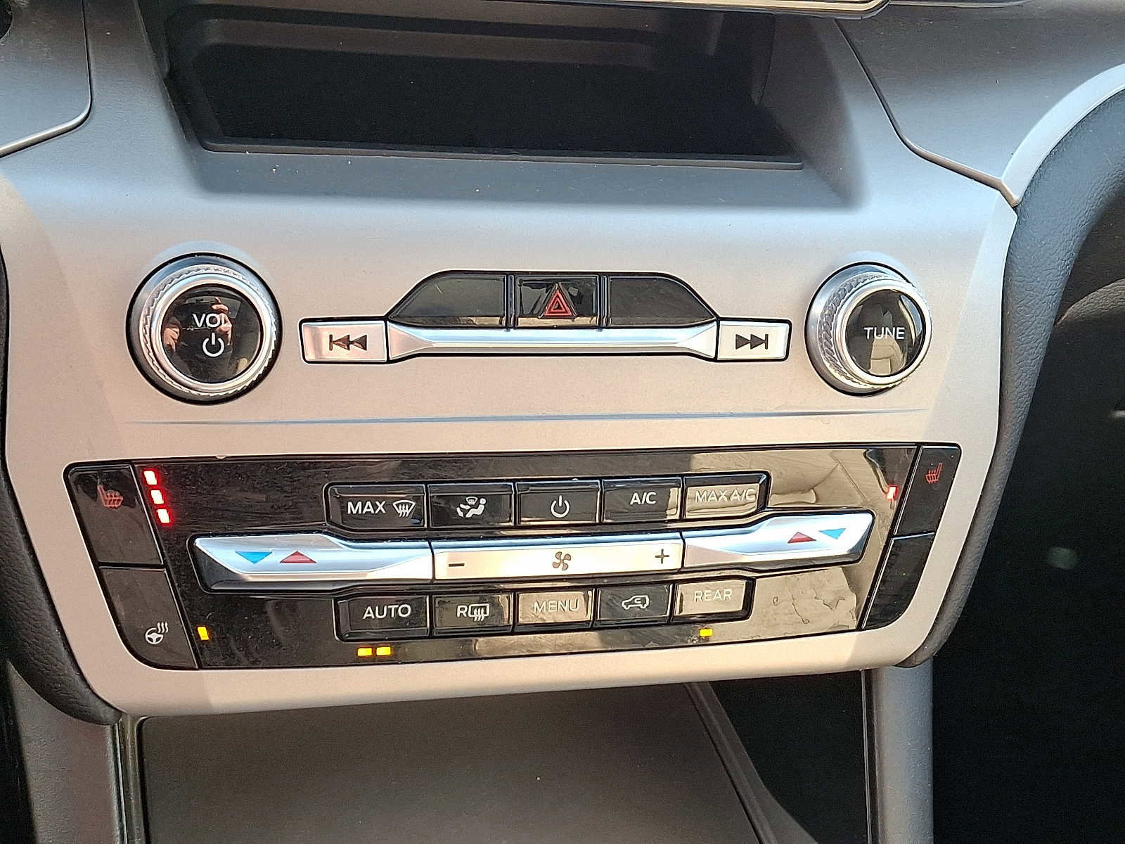 Certified 2022 Ford Explorer XLT w/ Equipment Group 202A image 18