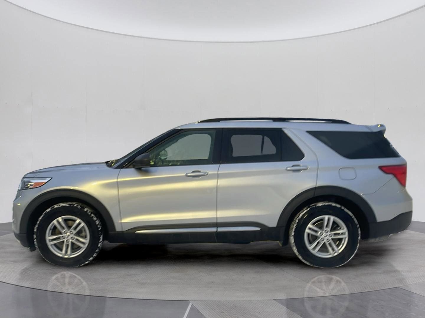 Certified 2021 Ford Explorer XLT image 2