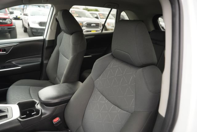 Used 2022 Toyota RAV4 XLE FWD image 10