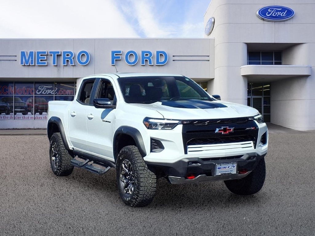 Used 2025 Chevrolet Colorado ZR2 w/ Technology Package AWD/4WD image 1