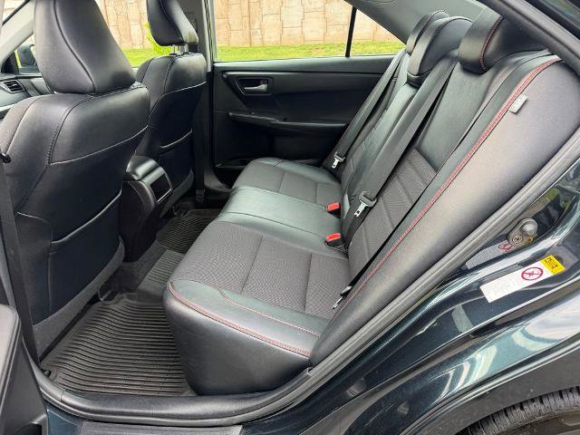 Used 2017 Toyota Camry SE w/ Moonroof Package FWD image 20