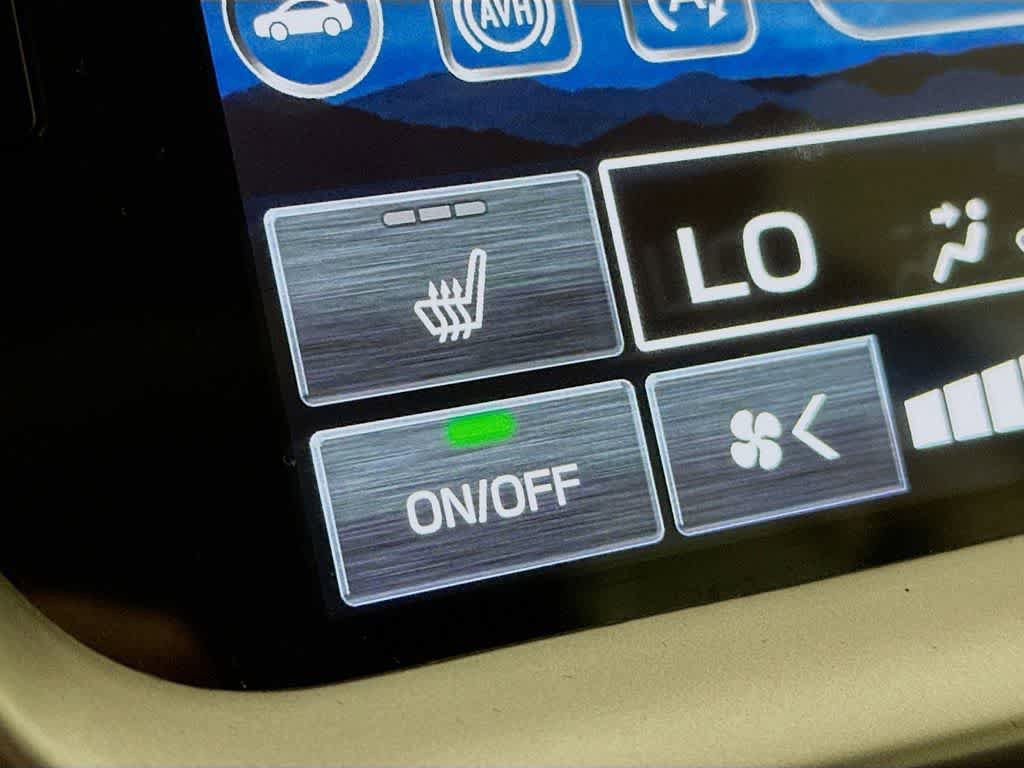 Used 2025 Subaru Outback Premium AWD/4WD image 32
