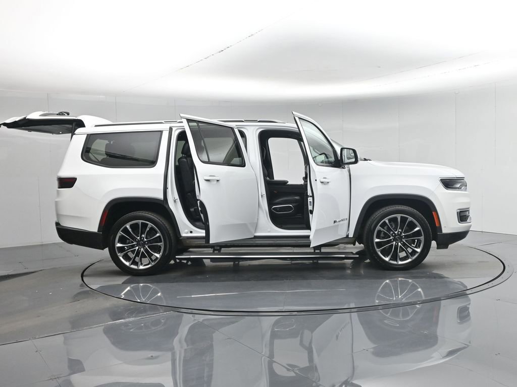 Used 2022 Jeep Wagoneer Series III w/ Premium Group I image 35