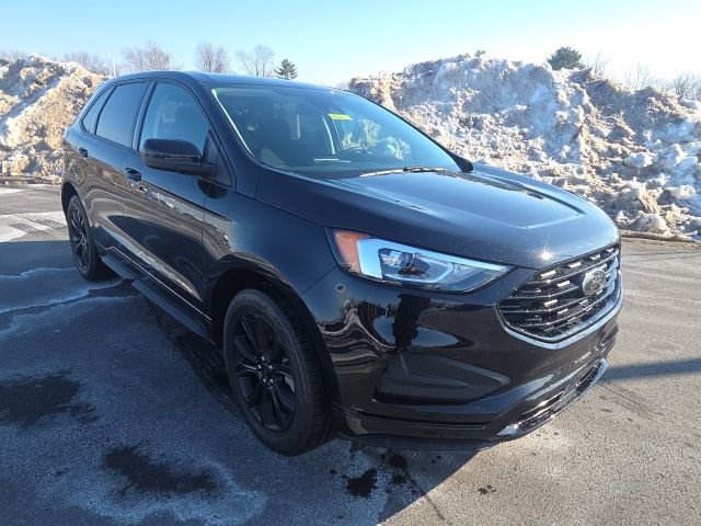 Certified 2024 Ford Edge SE w/ Black Appearance Package image 5