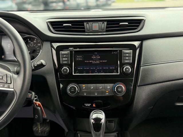 Used 2019 Nissan Rogue S image 36