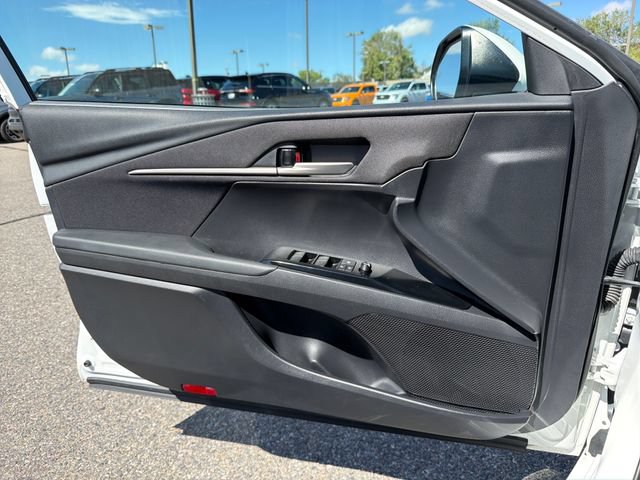 Used 2025 Toyota Camry LE FWD image 9
