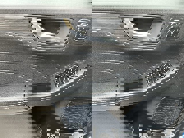 Certified 2023 Ford Escape Platinum w/ Premium Technology Package image 4