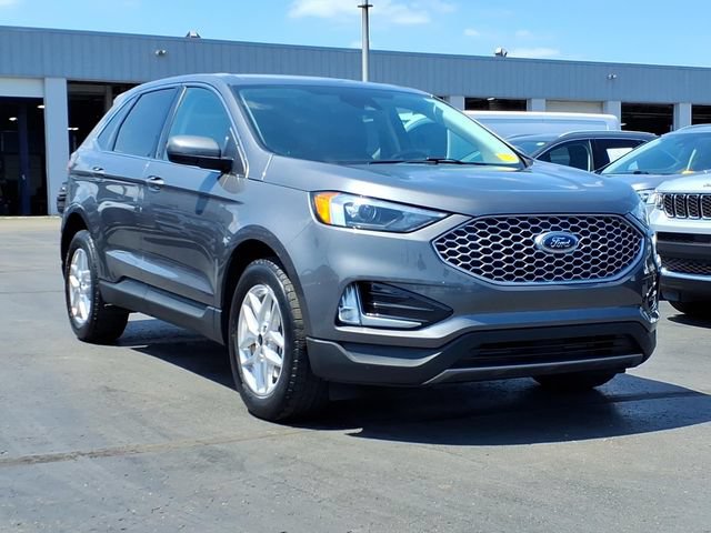 Certified 2023 Ford Edge SEL w/ Convenience Package AWD/4WD image 3