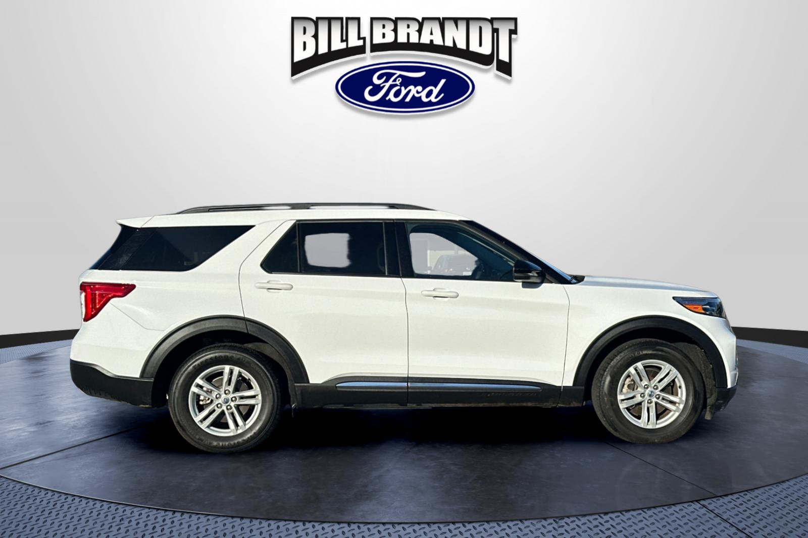 Certified 2024 Ford Explorer XLT w/ Equipment Group 202A AWD/4WD image 2