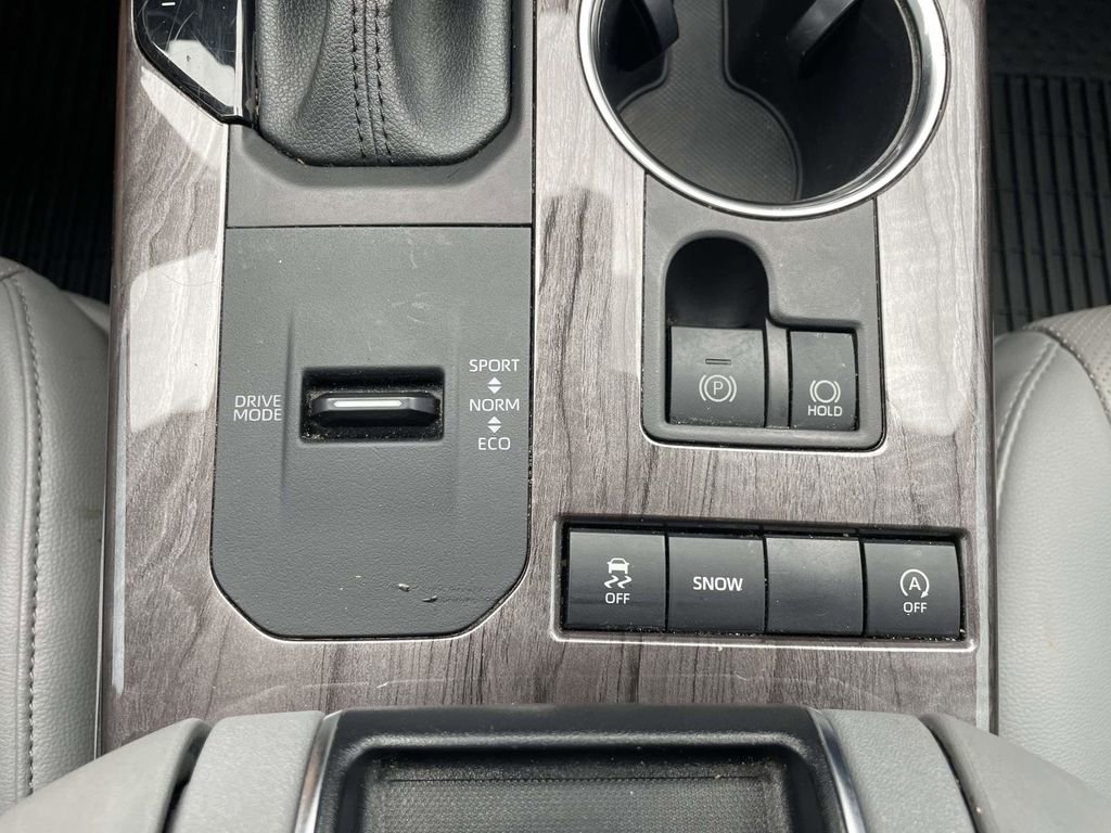 Used 2021 Toyota Highlander Limited FWD image 24