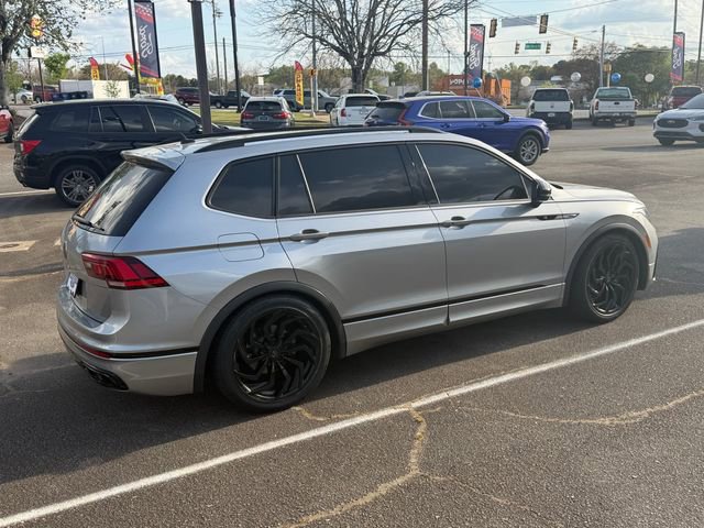 Used 2023 Volkswagen Tiguan SE R-Line image 2