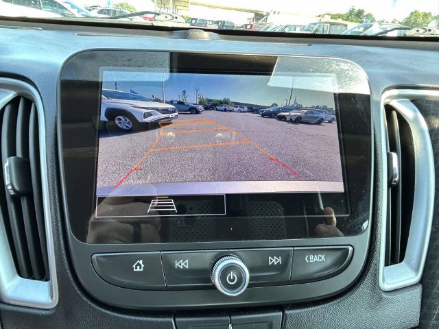 Used 2025 Chevrolet Malibu LT FWD image 19