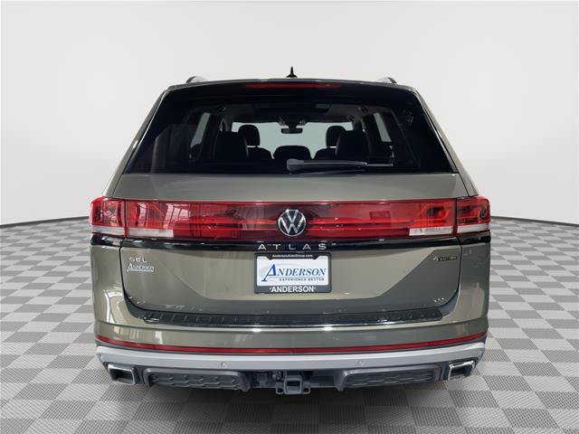 Used 2024 Volkswagen Atlas Peak Edition SEL AWD/4WD image 8