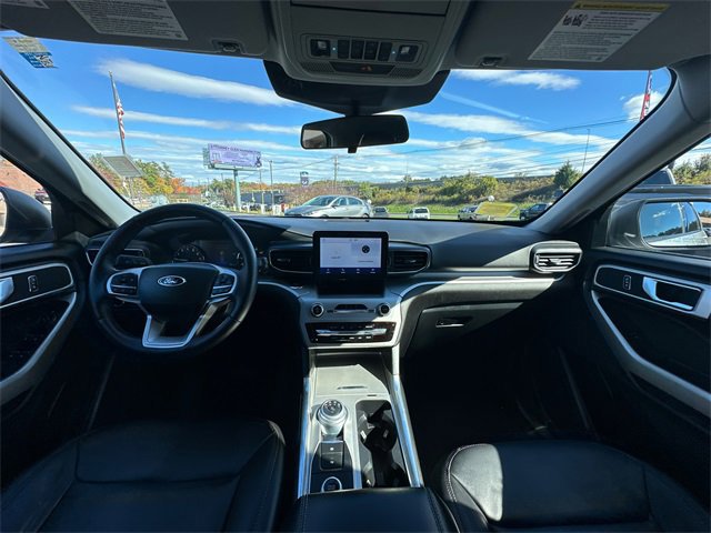 Certified 2022 Ford Explorer XLT w/ Equipment Group 202A image 16