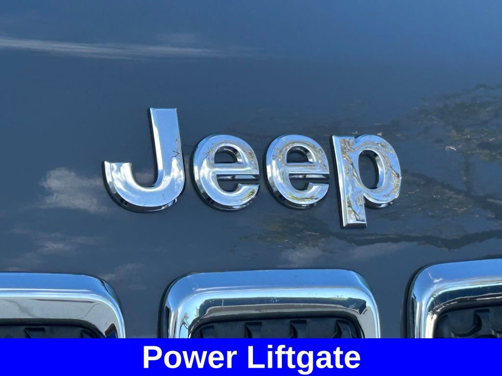 Used 2020 Jeep Cherokee Latitude Plus w/ Comfort/Convenience Group AWD/4WD image 19