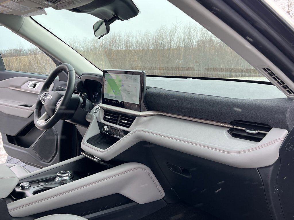 Certified 2025 Ford Explorer Active w/ Active Comfort Package image 30