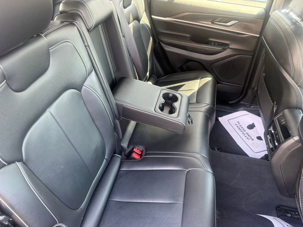 Used 2023 Jeep Grand Cherokee Limited AWD/4WD image 52