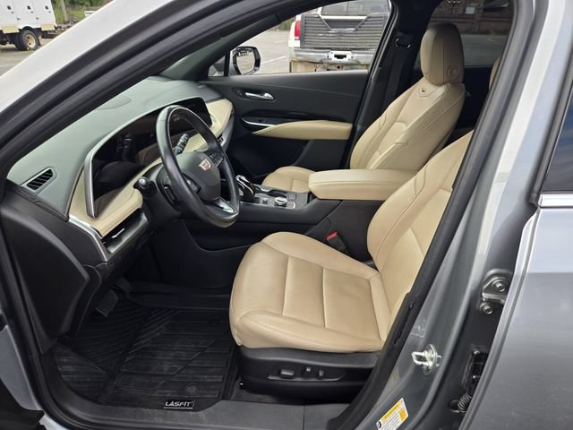 Used 2024 Cadillac XT4 Luxury w/ Cold Weather Package FWD image 10