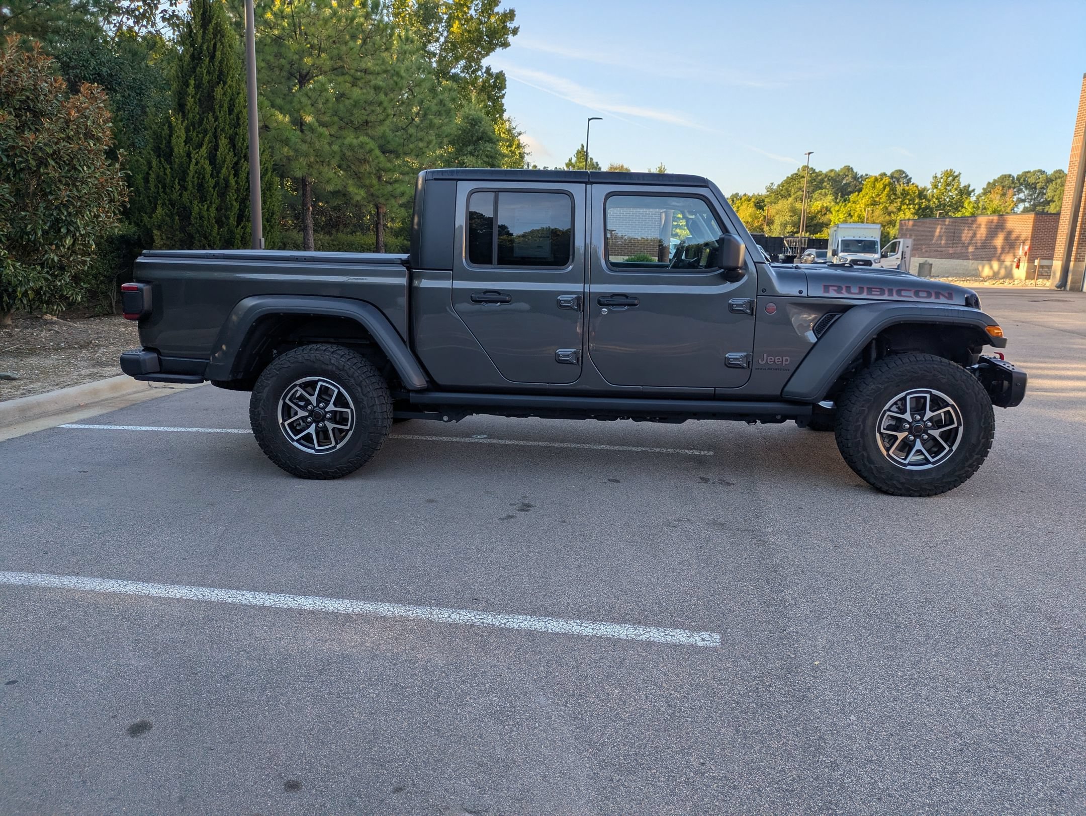 Used 2025 Jeep Gladiator Rubicon w/ Safety Group AWD/4WD image 3