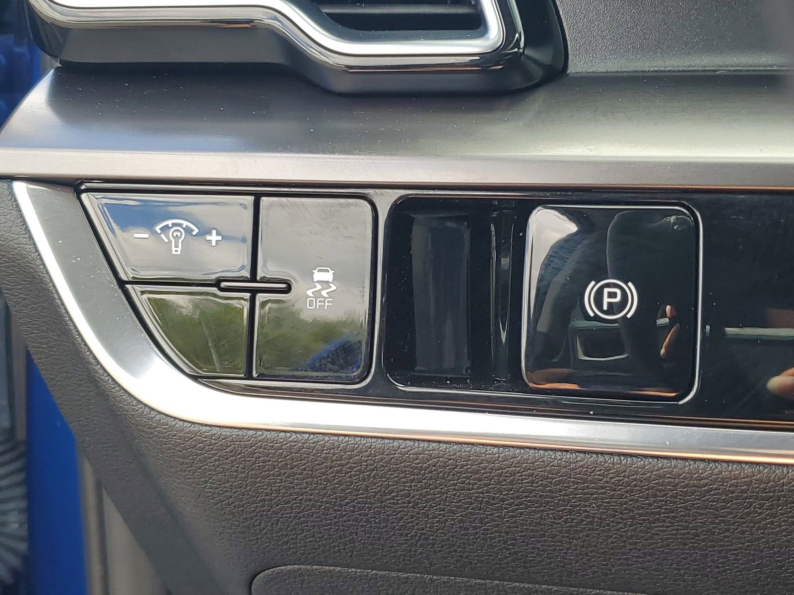 Used 2025 Kia Sportage EX FWD image 28