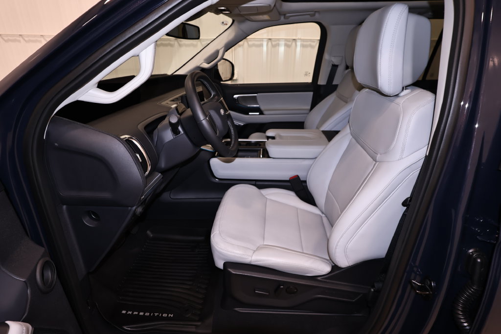 Certified 2027 Ford Expedition Platinum AWD/4WD image 13