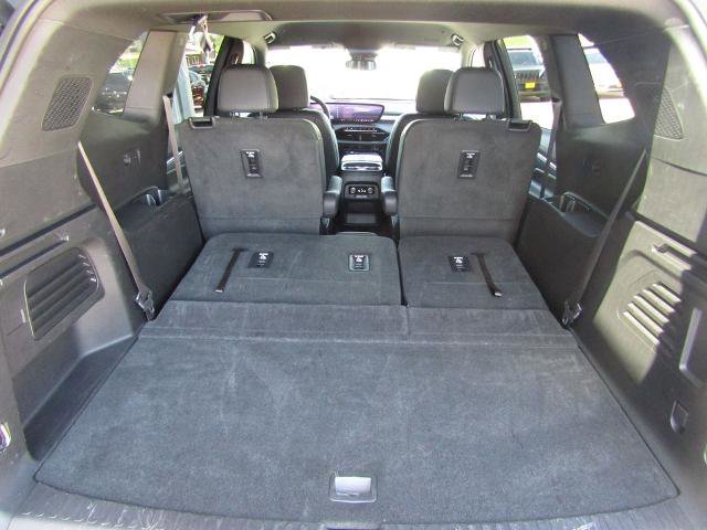Used 2025 Buick Enclave Sport Touring AWD/4WD image 38