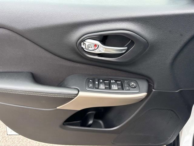Used 2017 Jeep Cherokee Latitude w/ Comfort/Convenience Group image 22
