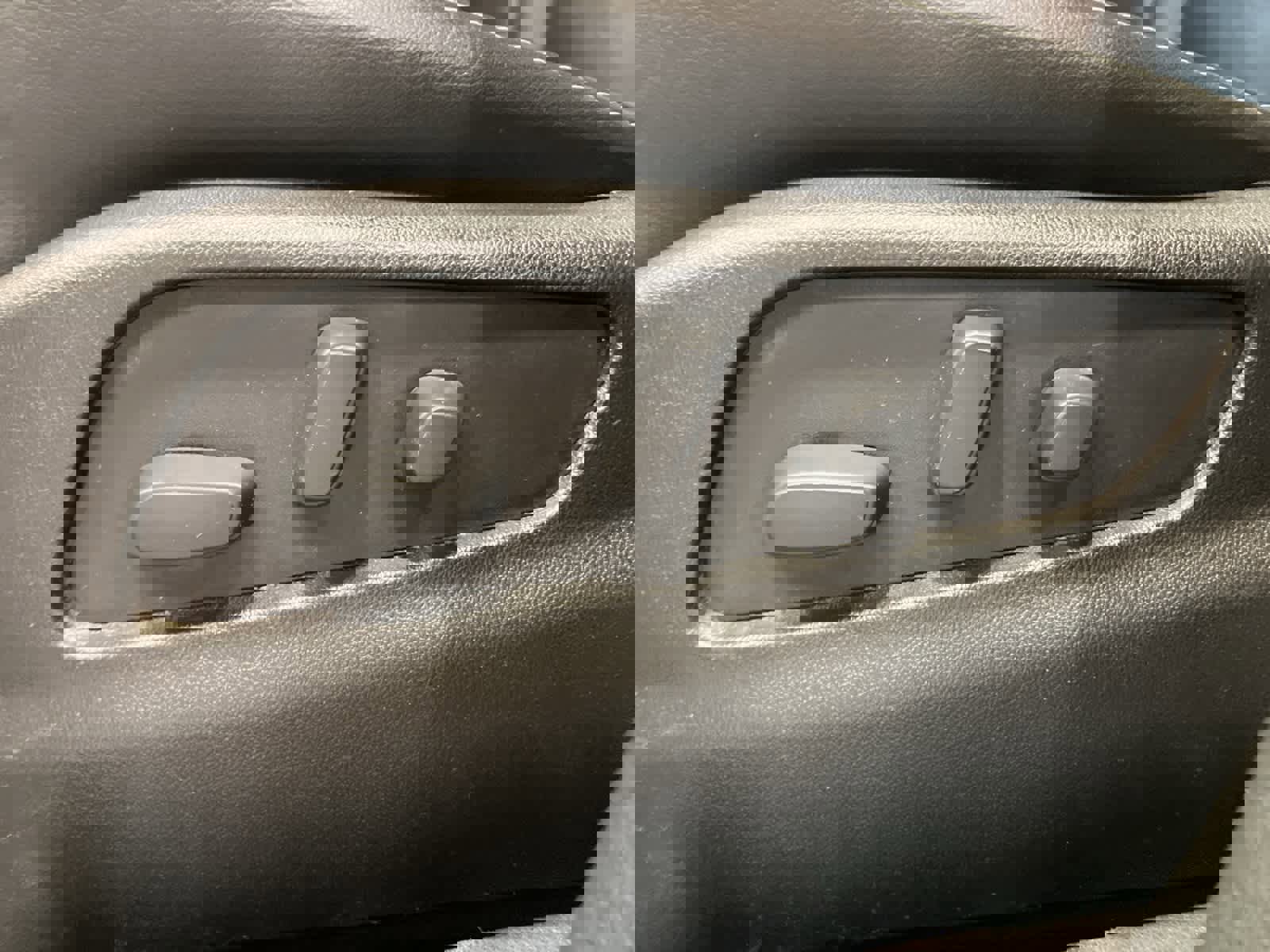 Used 2021 Cadillac XT4 Premium Luxury image 13