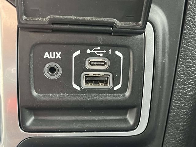 Used 2018 Jeep Wrangler Unlimited Sahara AWD/4WD image 33