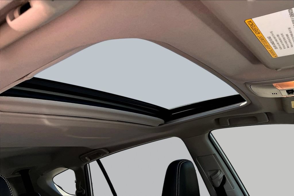 Used 2018 Toyota RAV4 Limited FWD image 29