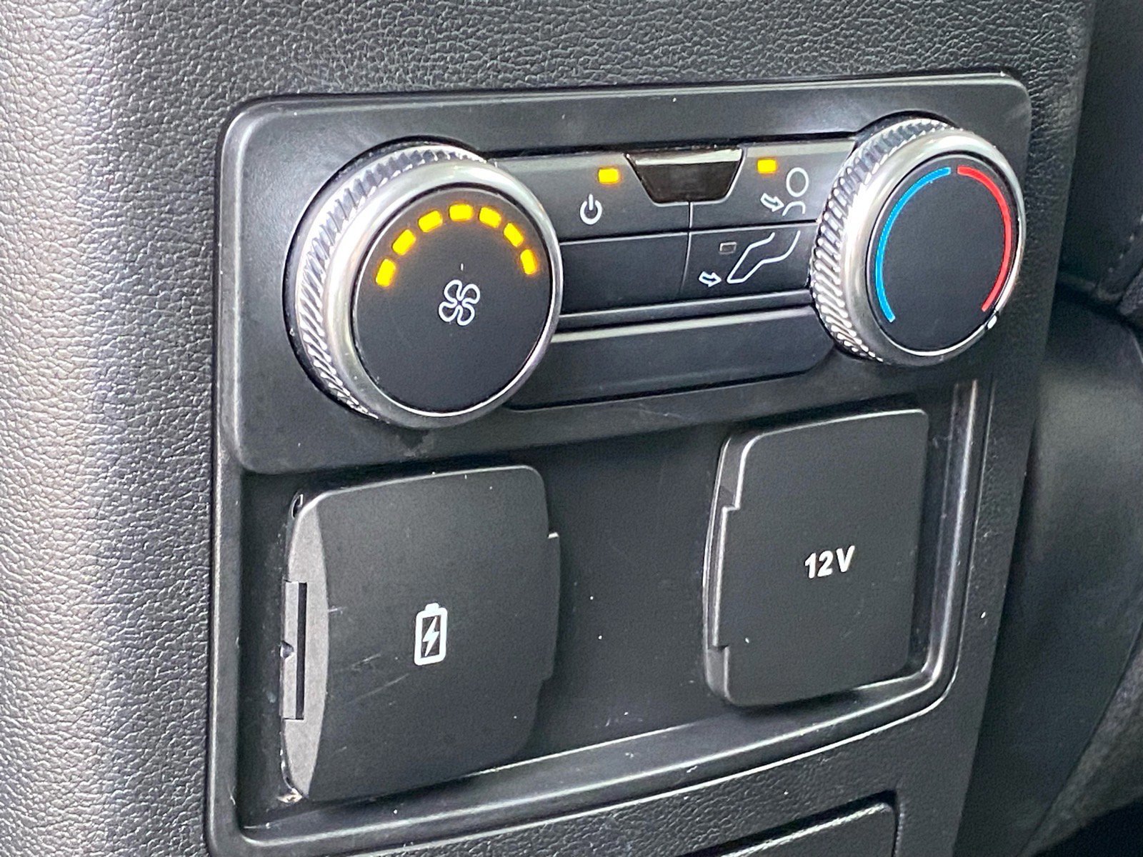 Certified 2022 Ford Explorer XLT w/ Equipment Group 202A image 21