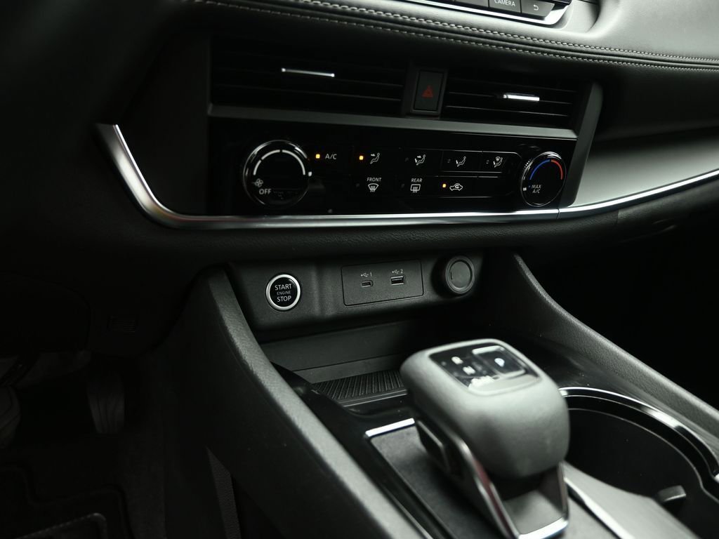 Used 2023 Nissan Rogue S image 17