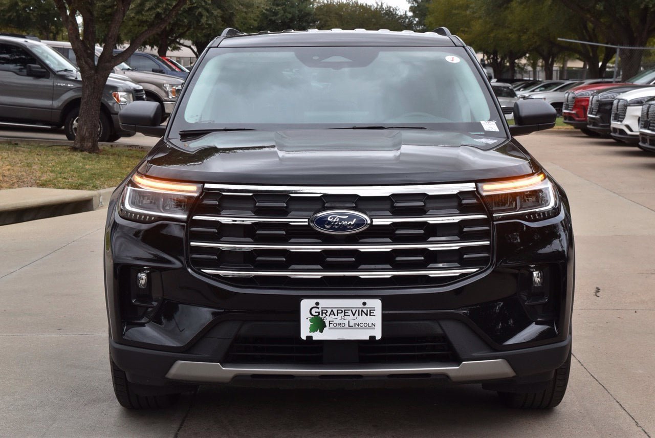 Certified 2025 Ford Explorer Active w/ Active Comfort Package RWD image 3