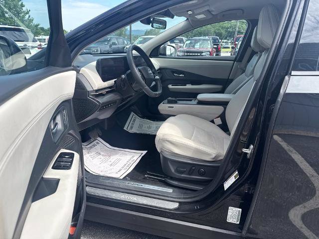 Used 2025 Nissan Ariya AWD image 9