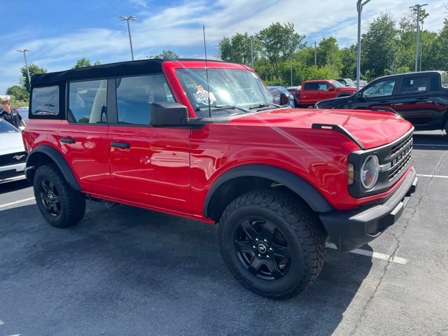 Certified 2023 Ford Bronco 4-Door AWD/4WD image 3