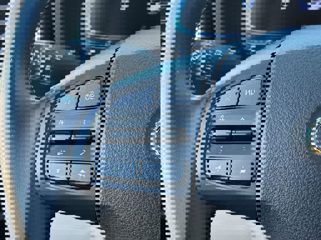 Used 2023 Hyundai Venue SEL image 22