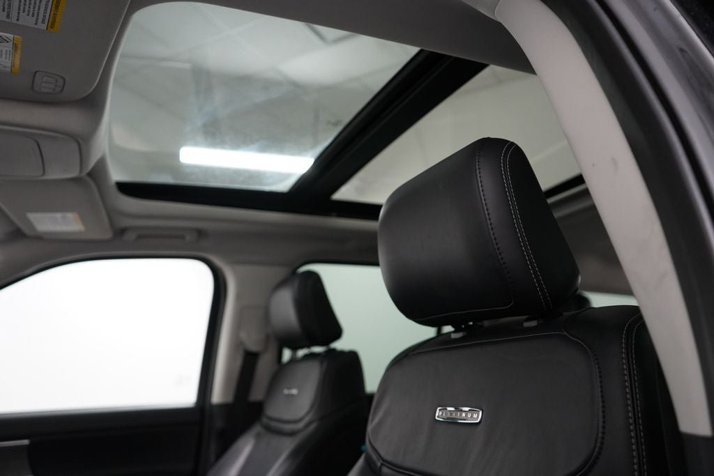 Certified 2025 Ford Expedition Platinum AWD/4WD image 17