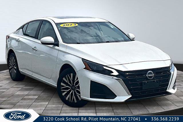 Used 2023 Nissan Altima 2.5 SV w/ SV Premium Package AWD/4WD image 1