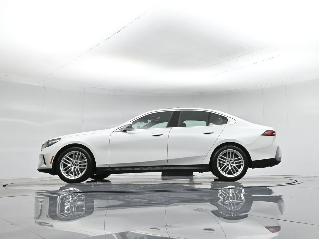 Used 2025 BMW 530i xDrive w/ Premium Package image 24
