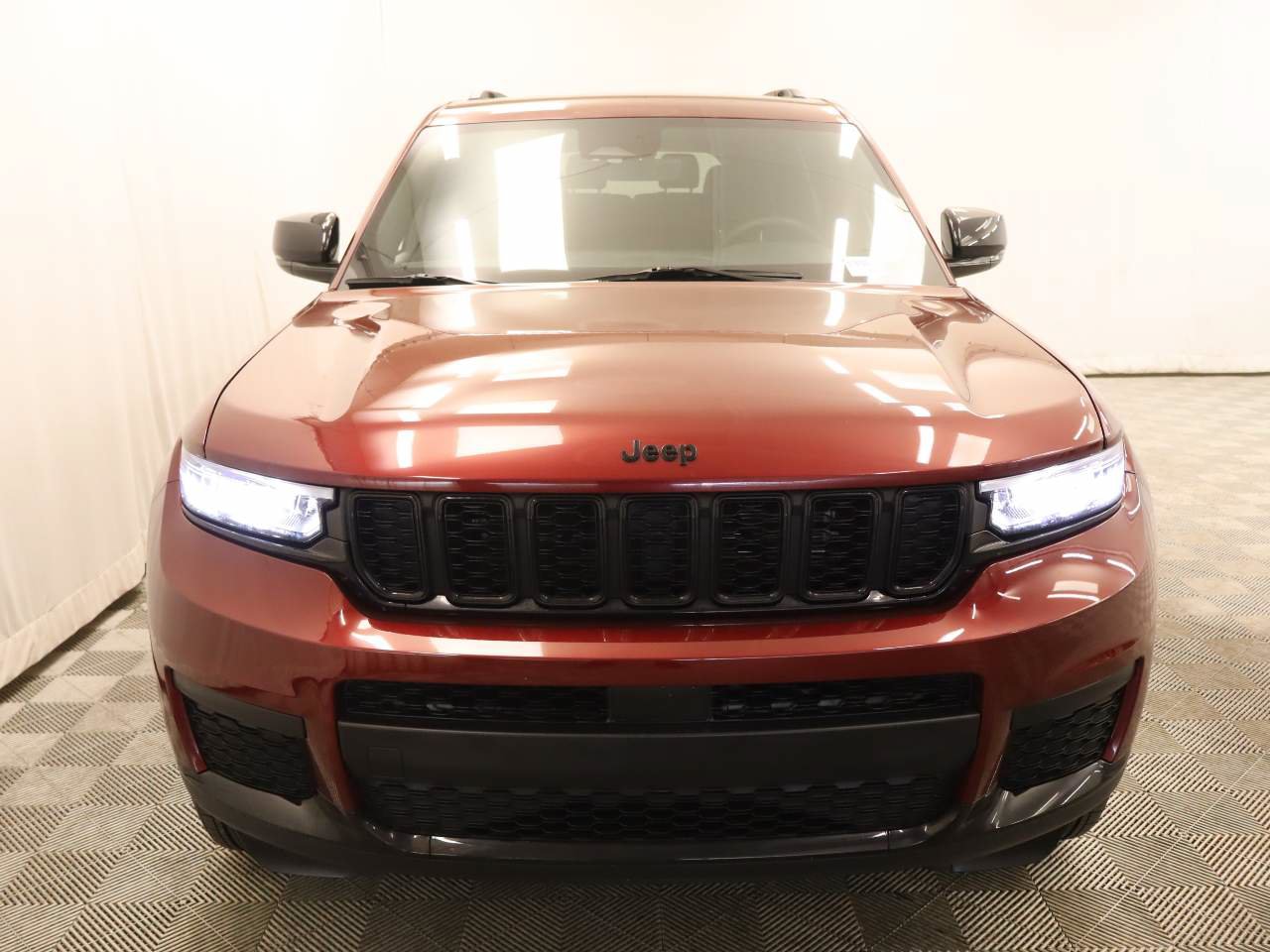 Used 2025 Jeep Grand Cherokee L Laredo AWD/4WD image 4