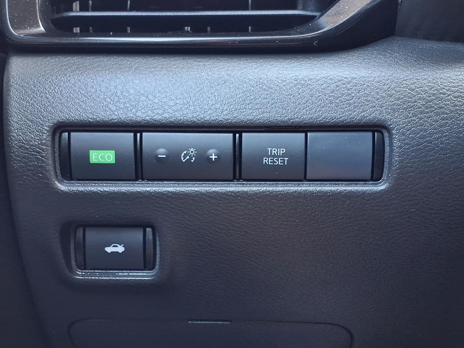 Used 2025 Nissan Sentra SV FWD image 20
