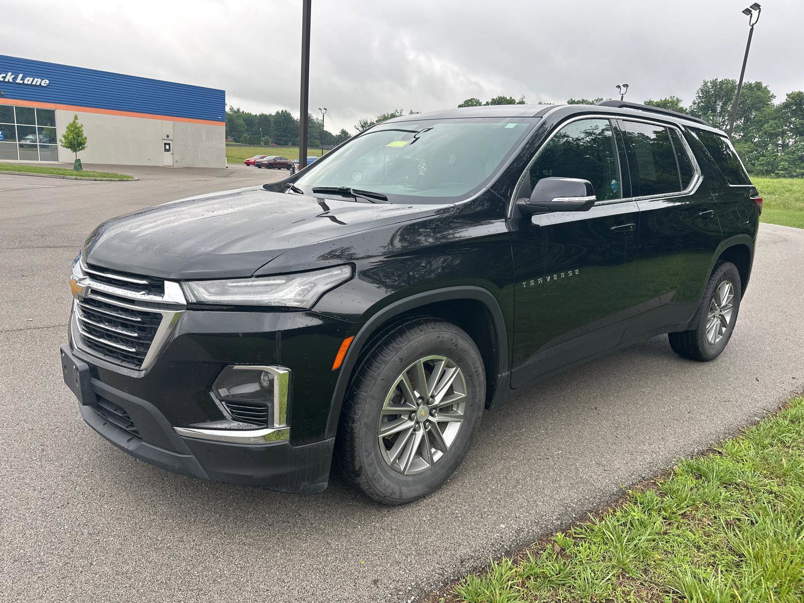 Used 2023 Chevrolet Traverse LT AWD/4WD image 2