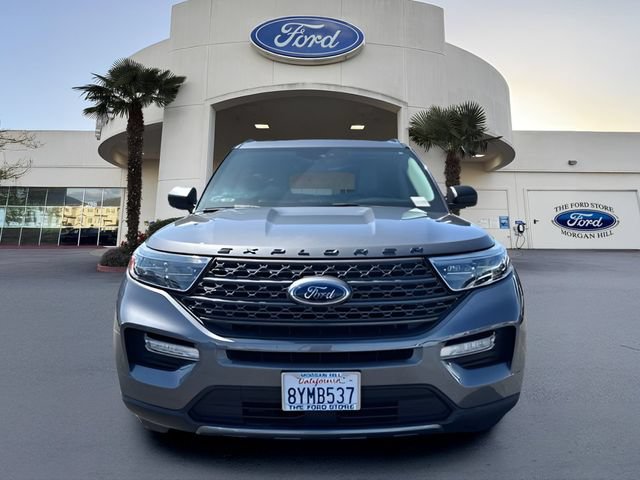Certified 2021 Ford Explorer XLT w/ Equipment Group 202A AWD/4WD image 3