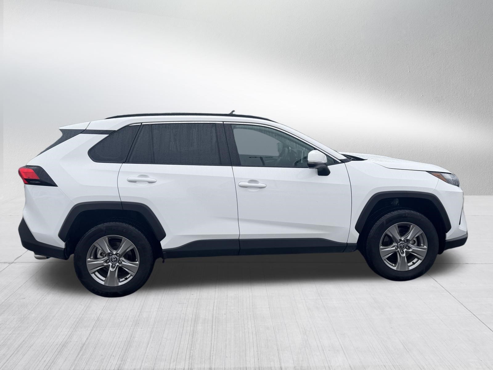 Used 2025 Toyota RAV4 XLE AWD/4WD image 8