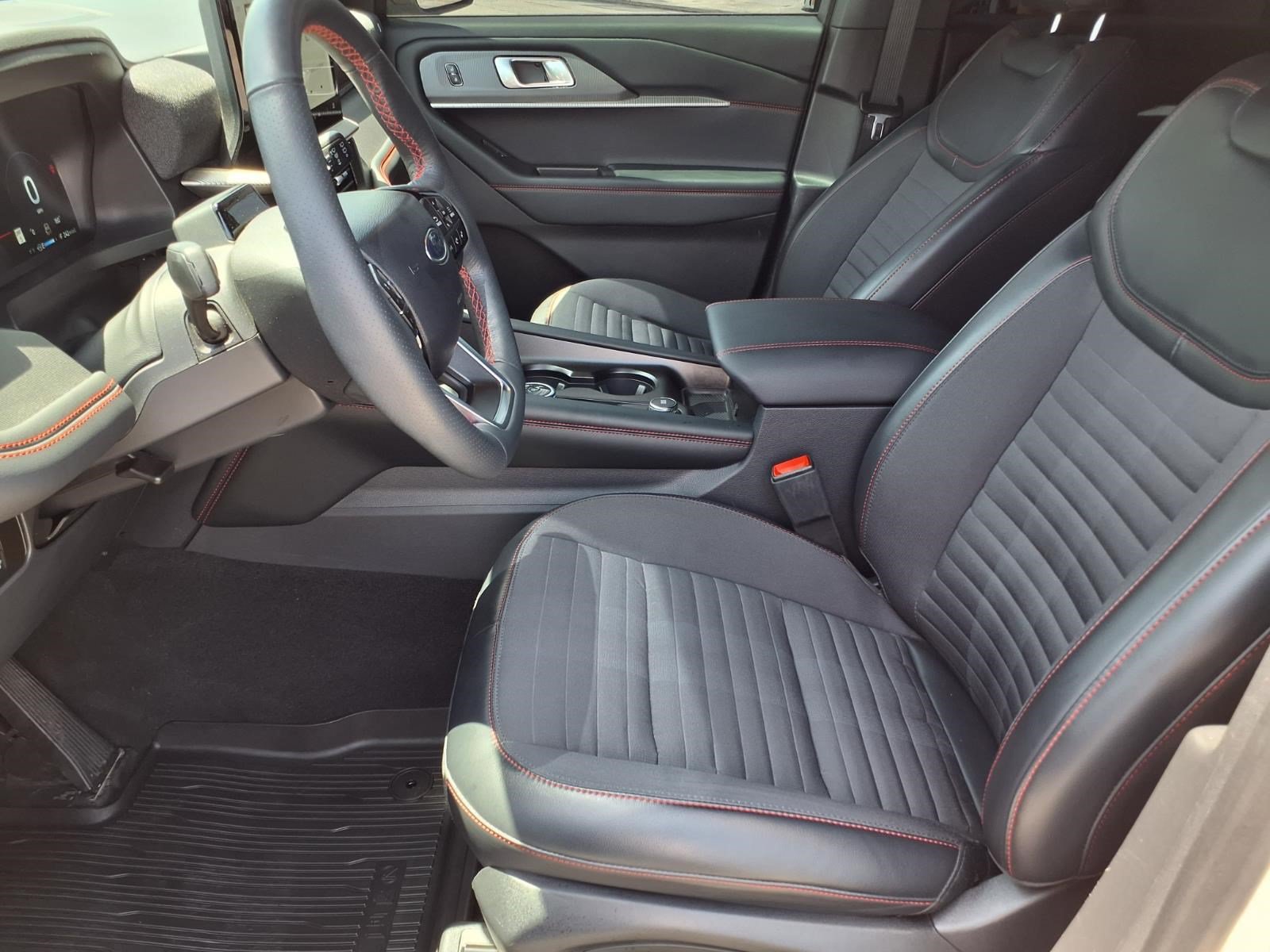 Certified 2025 Ford Explorer ST-Line w/ Premium Package RWD image 13