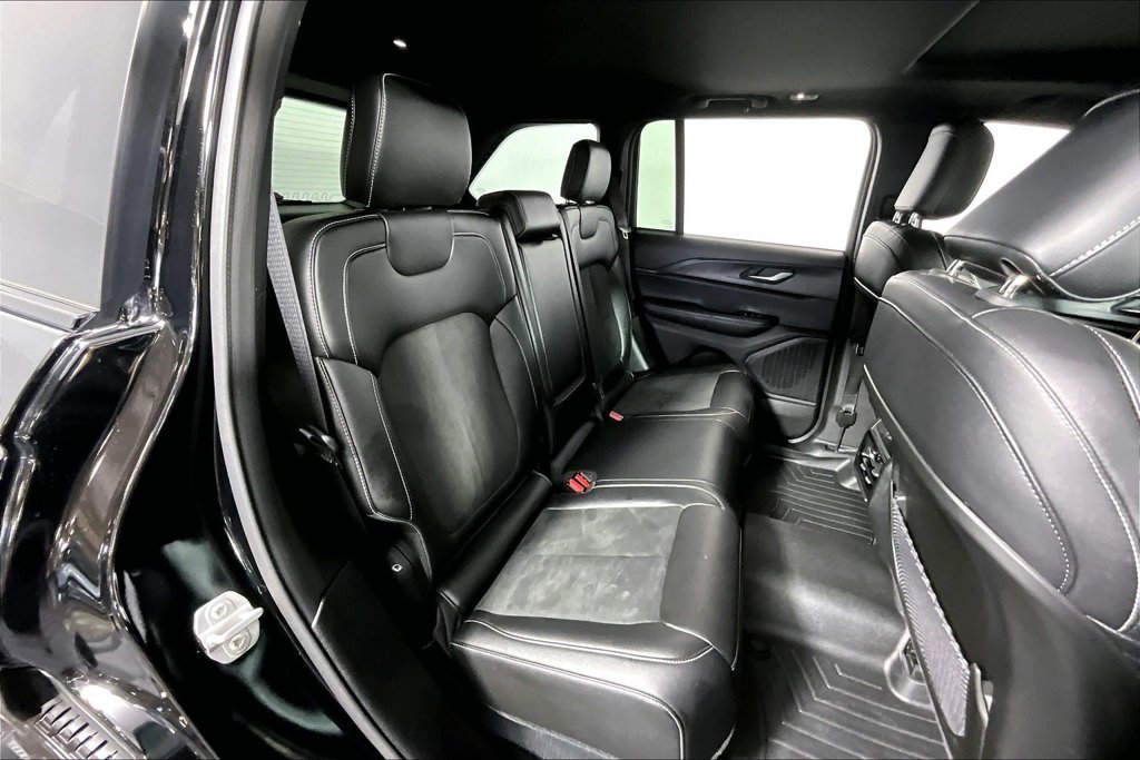 Used 2023 Jeep Grand Cherokee Altitude AWD/4WD image 27