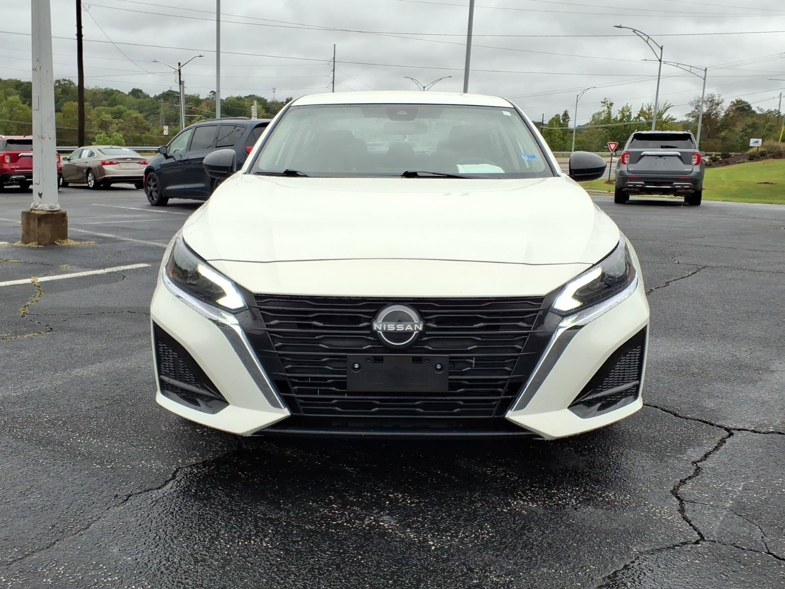 Used 2025 Nissan Altima 2.5 SV FWD image 3