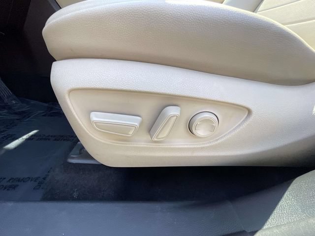 Used 2021 Toyota Highlander XLE FWD image 11