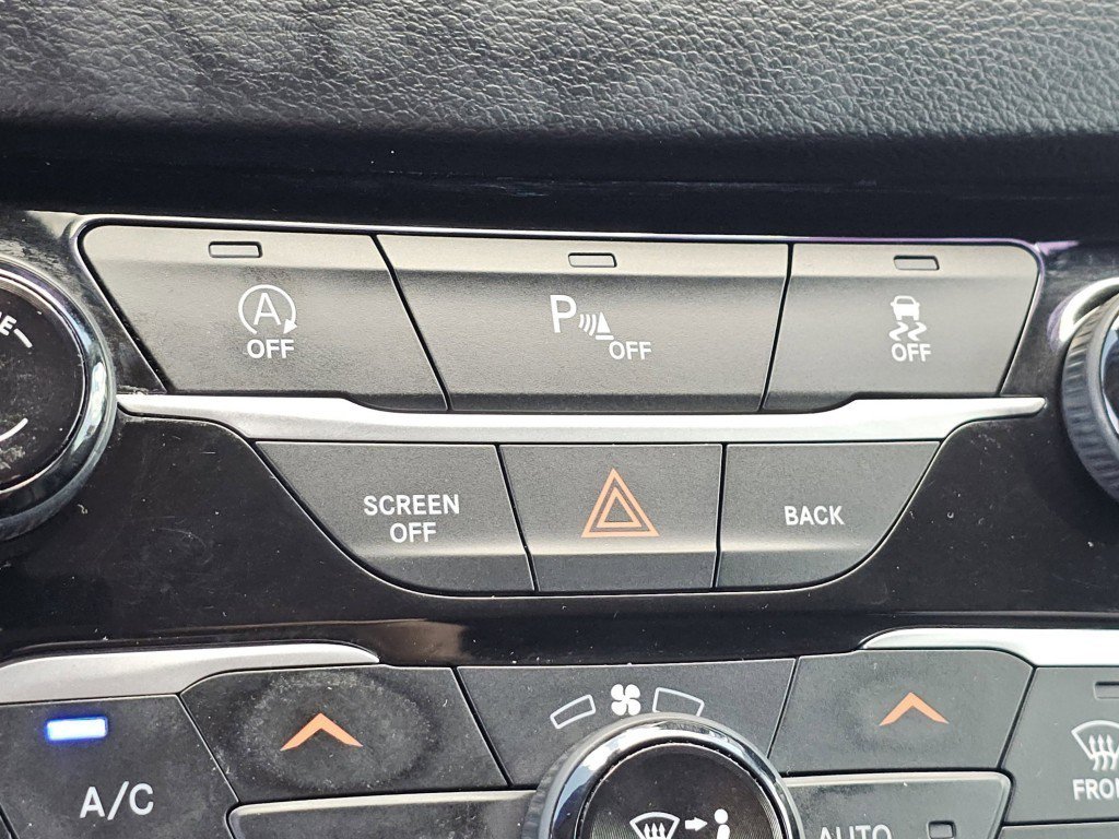 Used 2017 Chrysler Pacifica Touring-L FWD image 9
